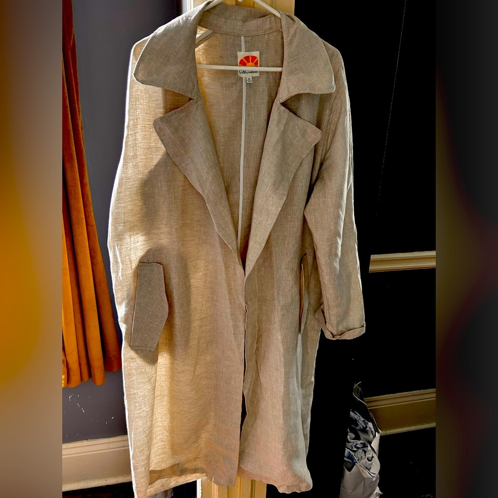 C&C California Linen trench. Gently worn, lightweight